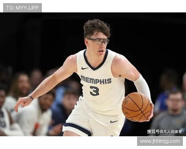 拉拉维亚精准突分艾顿篮下轻松吃饼得分展现默契配合