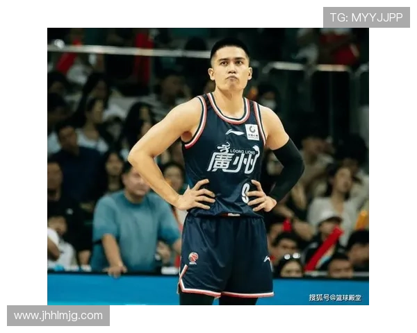 陈盈骏精准助攻 周琦快速跟进双手暴扣完成精彩得分