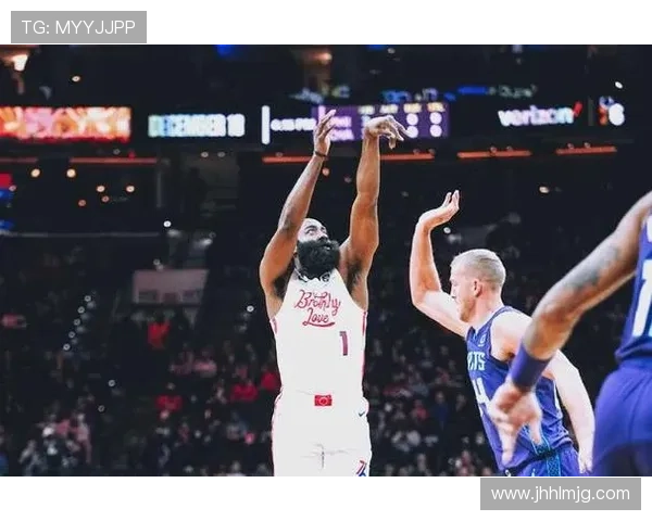 恩比德与鲍尔对决激烈76人半场微弱领先黄蜂三分球大战精彩纷呈